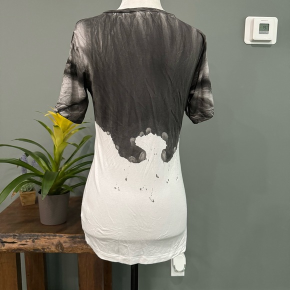 Eva Kayan T-Shirt - Picture 4 of 11